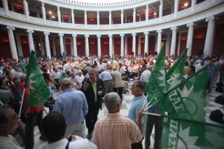 Το ΠΑΣΟΚ κρατά αποστάσεις για συγκυβέρνηση με ΣΥΡΙΖΑ