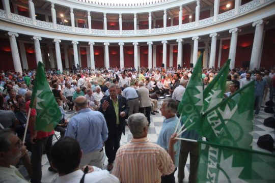 Το ΠΑΣΟΚ κρατά αποστάσεις για συγκυβέρνηση με ΣΥΡΙΖΑ