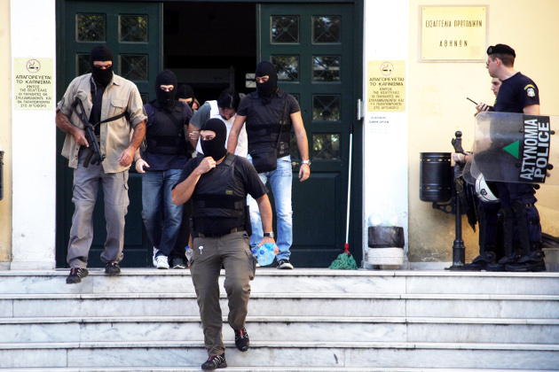 Για τρία κακουργήματα κατηγορείται ο Πετρακάκος