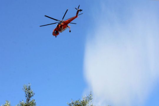 Μάχη με τις φλόγες στη Σητεία