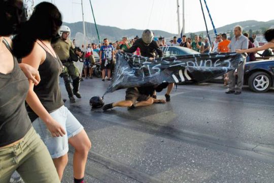Αποσυμφόρηση στο «κλουβί με τις οχιές»
