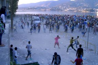 Εκπέμπουν SOS πρόσφυγες και κάτοικοι