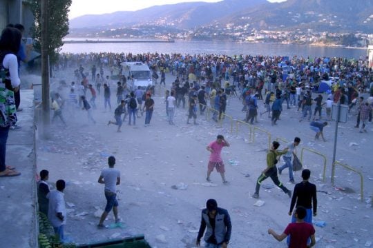 Εκπέμπουν SOS πρόσφυγες και κάτοικοι