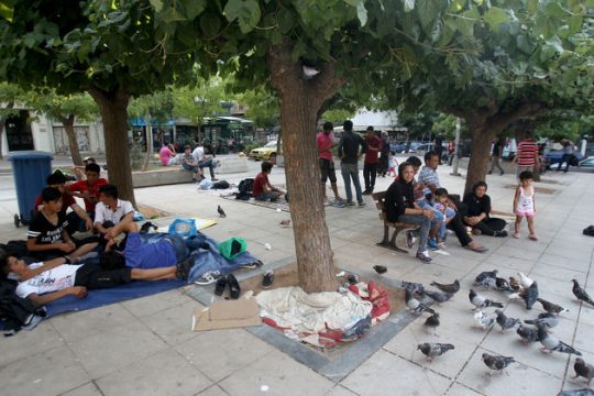 Ο διακινητής της διπλανής πόρτας