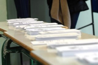 Η τελική λίστα των κομμάτων που κατεβαίνουν στις εκλογές