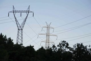 Στη Δικαιοσύνη για τους πυλώνες της ΔΕΗ