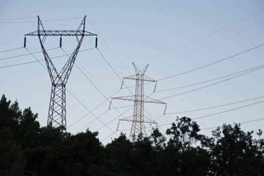 Στη Δικαιοσύνη για τους πυλώνες της ΔΕΗ