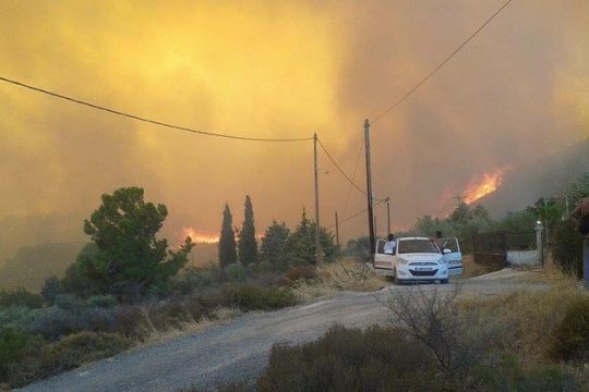 Αχαΐα και Φωκίδα σε πύρινο κλοιό