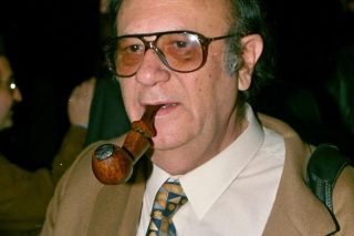 Το πρόβλημα να είσαι άνθρωπος, Ελληνας και κομμουνιστής…