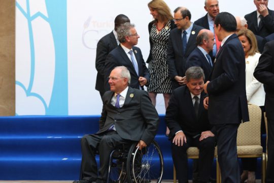 Ο Σόιμπλε παρεμβαίνει ξανά