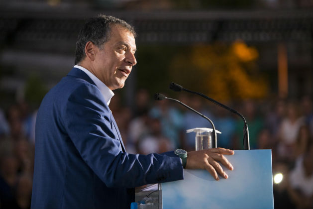 Ανεβάζει τους τόνους ο Θεοδωράκης υπό το βάρος των δημοσκοπήσεων