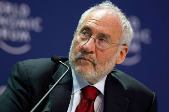 Στίγκλιτς: Γαλλία και Ευρώπη υποκύπτουν στον γερμανικό «εκφοβισμό»