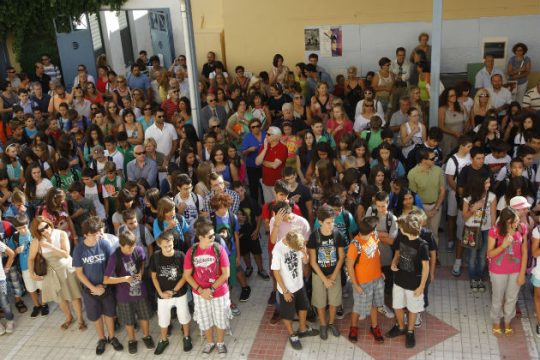 Αγώνας δρόμου για κενά στα σχολεία, ΦΠΑ 23% και Ρωμανό