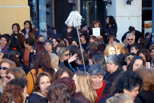 Οι σχολικές καθαρίστριες δεν το βάζουν κάτω