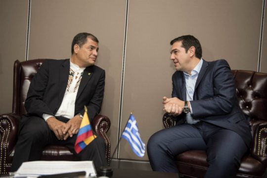 Όπου σταθεί κι όπου βρεθεί, μιλάει για το χρέος…