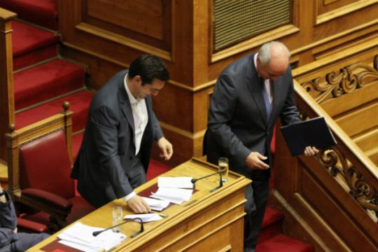 Συνάντηση Τσίπρα – Μεϊμαράκη στο αεροδρόμιο του Ηρακλείου (φωτογραφία)