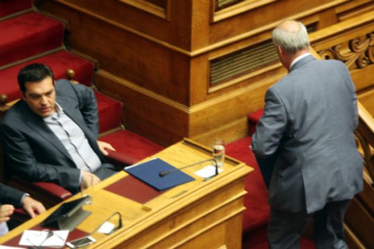 Κόντρα για το προσφυγικό μεταξύ ΝΔ-ΣΥΡΙΖΑ