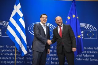 Οι υπέρ και οι κατά της εμπλοκής της Ευρωβουλής στη διαπραγμάτευση