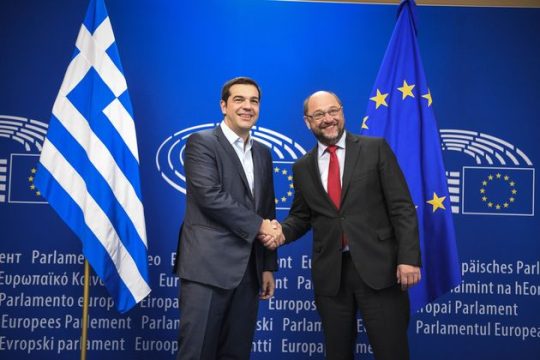 Οι υπέρ και οι κατά της εμπλοκής της Ευρωβουλής στη διαπραγμάτευση