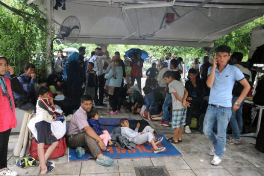 Να παραχωρηθεί κτίριο της ΕΣΗΕΑ για στέγαση προσφύγων