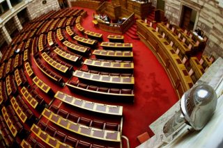 Διευκολύνσεις και μειώσεις στα έξοδα των βουλευτών