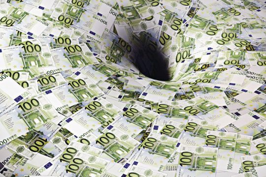 Εκατοντάδες δισ. ευρώ κοστίζει η παραοικονομία