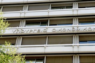 Νέο «κούρεμα» στις δαπάνες