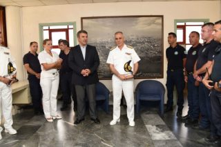Επίσκεψη υπουργού Ναυτιλίας και Αρχηγού του ΛΣ σε δυο πλοία στο λιμάνι