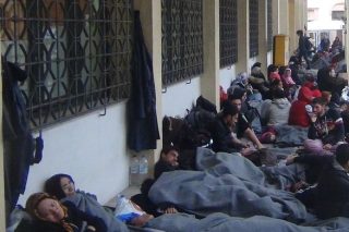 Η αλληλεγγύη ομπρέλα στους πρόσφυγες της Χίου