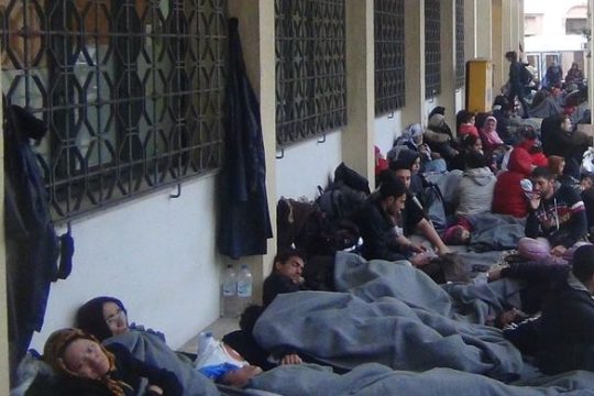 Η αλληλεγγύη ομπρέλα στους πρόσφυγες της Χίου