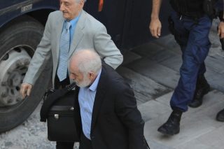 Κουβάρι με μίζες και παλιά Καντα-δα
