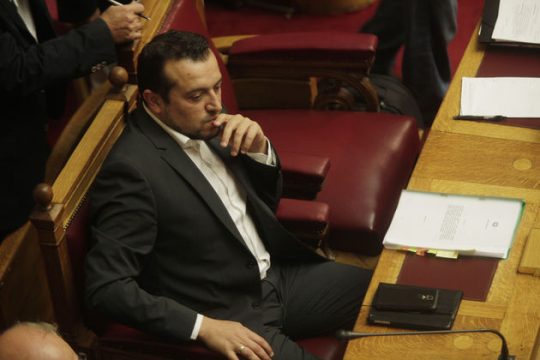 Συζήτηση σε υψηλούς τόνους στη Βουλή