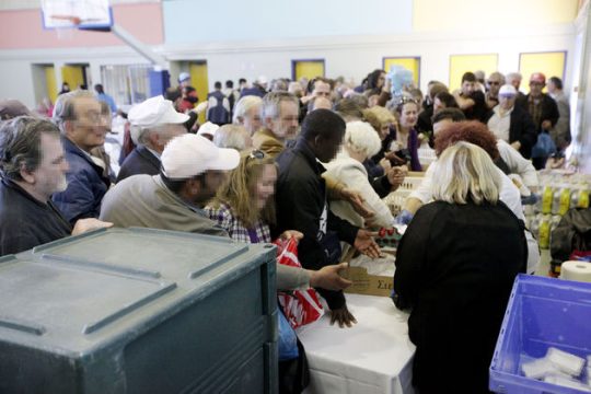 Τα μνημόνια οδήγησαν την Ελλάδα στην τελευταία θέση μεταξύ των 28 της Ε.Ε. σε όλους τους κοινωνικούς δείκτες