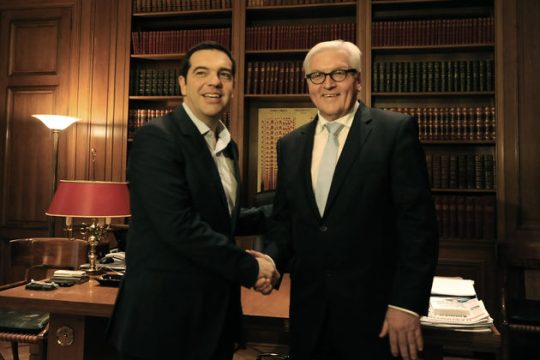 Εκτός από τις δεσμεύσεις υπάρχει και η κοινωνία