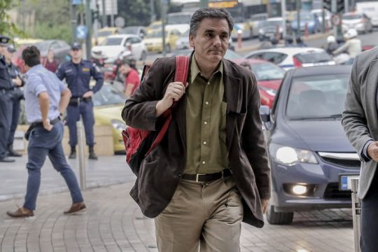 Επεσαν «κίτρινες» κάρτες