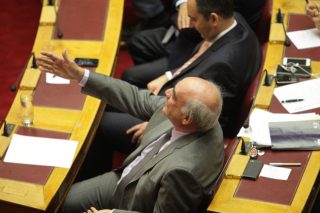 Πυρ ομαδόν από την αντιπολίτευση