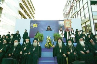 Η σκιά του μακαριστού Χριστόδουλου