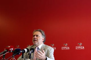 Συντάξεις σε ελεύθερη πτώση