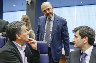 Και τώρα τα κεφάλια μέσα