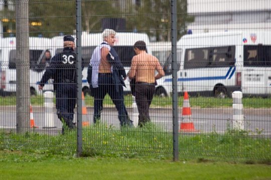 Ολάντ και Βαλς «έτρεξαν» να υπερασπιστούν την Air France
