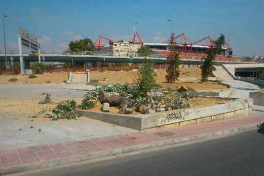 Ανάπλαση = Μπετόν και κομμένα δέντρα!