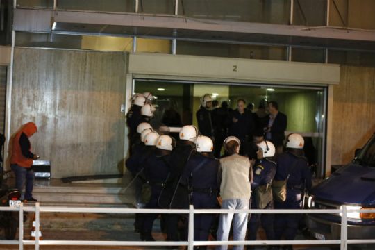 Έληξε με προσαγωγές η κατάληψη στα γραφεία των ΑΝ.ΕΛΛ.