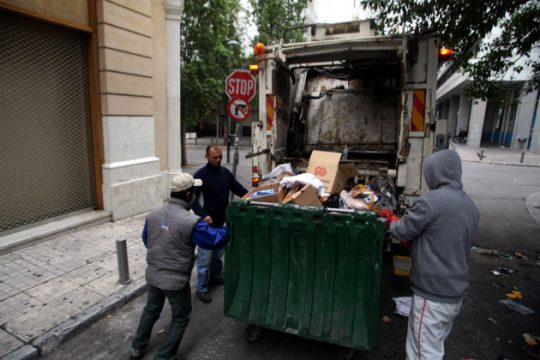 «Παράνομη και καταχρηστική» η εργασία στην καθαριότητα δήμων