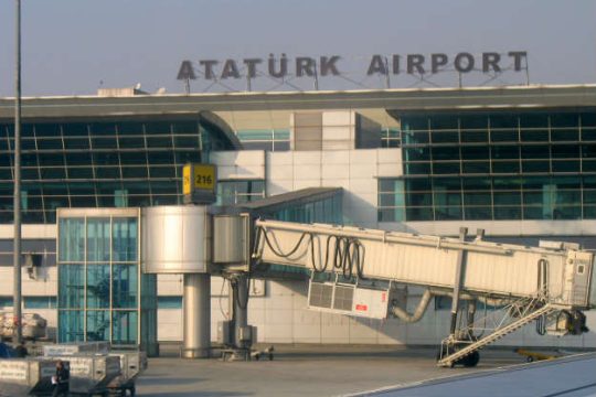 Νεκρή δημοσιογράφος στο αεροδρόμιο της Κωνσταντινούπολης