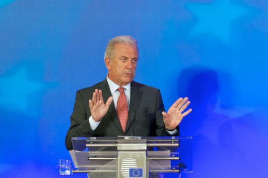 Επαφές Αβραμόπουλου στην Άγκυρα για το προσφυγικό