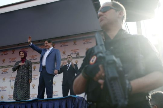 Και νύφες θα σας βρούμε…
