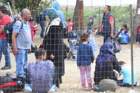 «Ζεστή» αλληλεγγύη από φούρνο στην Ειδομένη