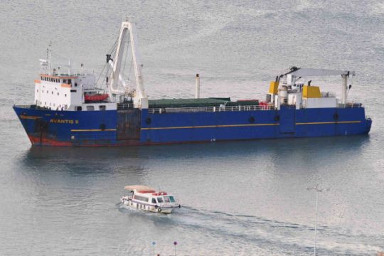 Κι άλλα πλοία κατέβασαν την ελληνική σημαία