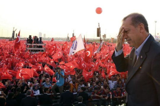 Μαύρο στα κανάλια του «εχθρού»