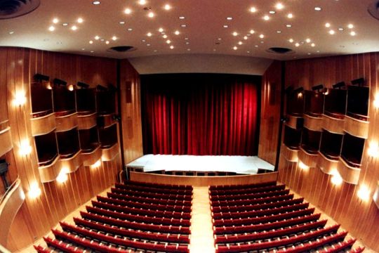 Αποχαιρετά το «Ολύμπια», ονειρεύεται το Φάληρο